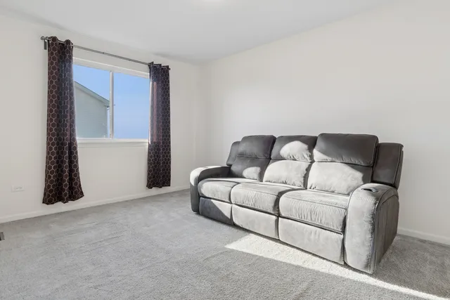 $450,000 | 998 Garnet Lane, Montgomery, IL 60538