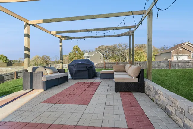 $450,000 | 998 Garnet Lane, Montgomery, IL 60538