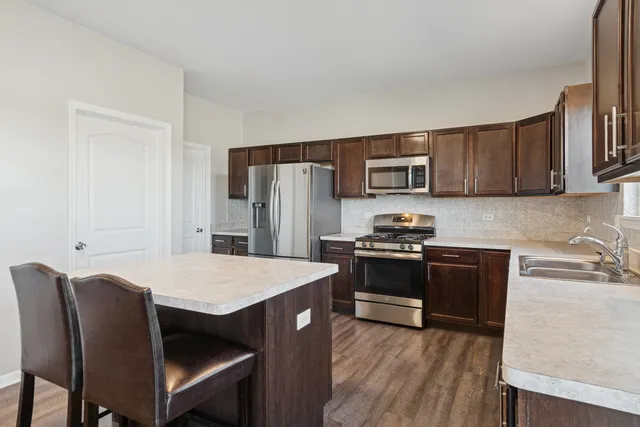 $450,000 | 998 Garnet Lane, Montgomery, IL 60538