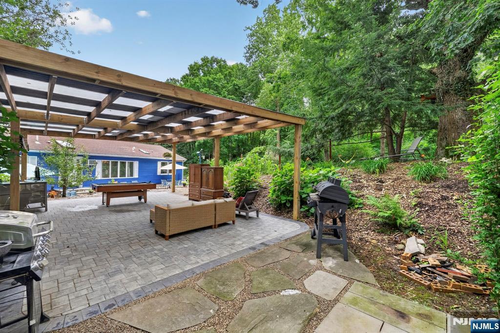 102 Meadow Road Newton, NJ 07860 - Photo 4 of 46 Gallery Image 4