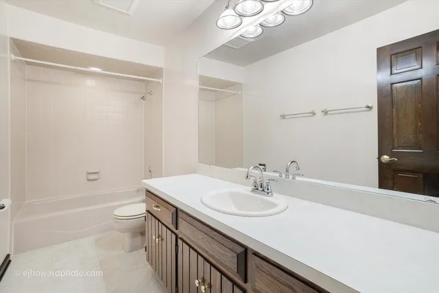 $639,900 | 6142 Ivy Drive, Lisle, IL 60532