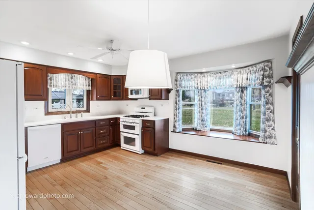 $639,900 | 6142 Ivy Drive, Lisle, IL 60532