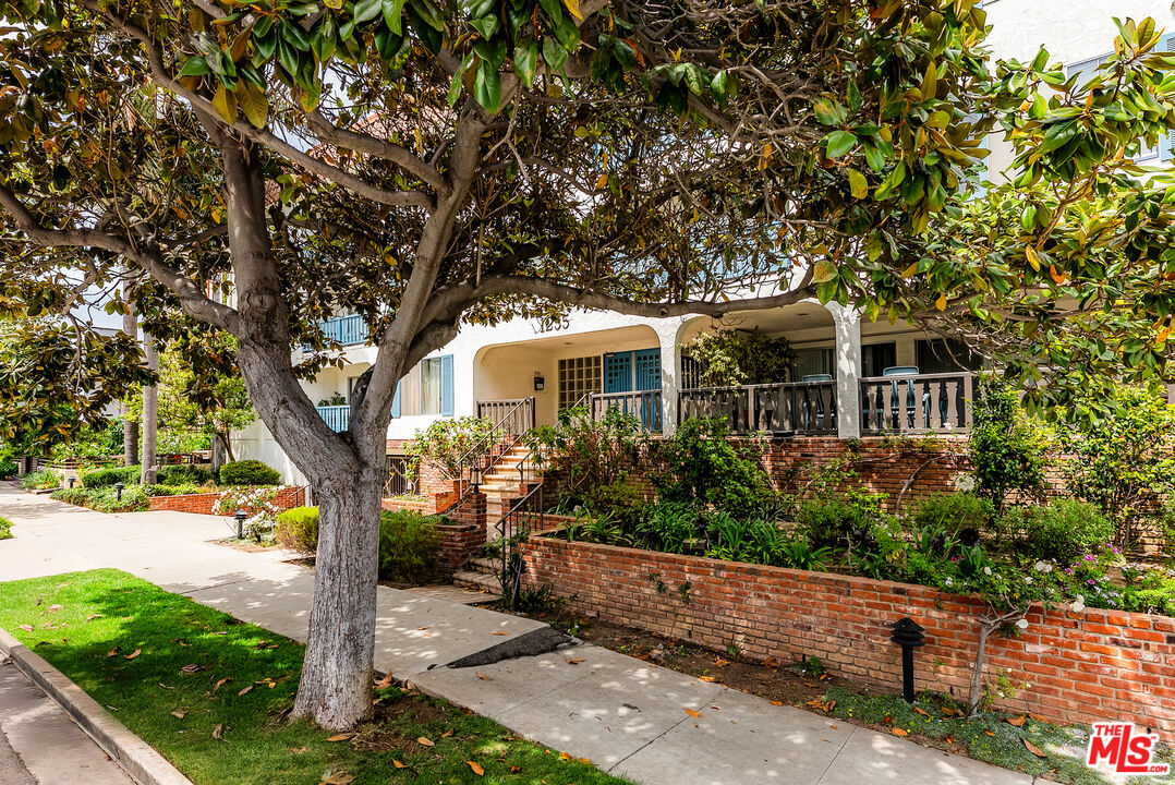 1255 10th Street, Unit 106 Santa Monica, CA 90401 - Photo 14 of 15 a front view of a house with a garden