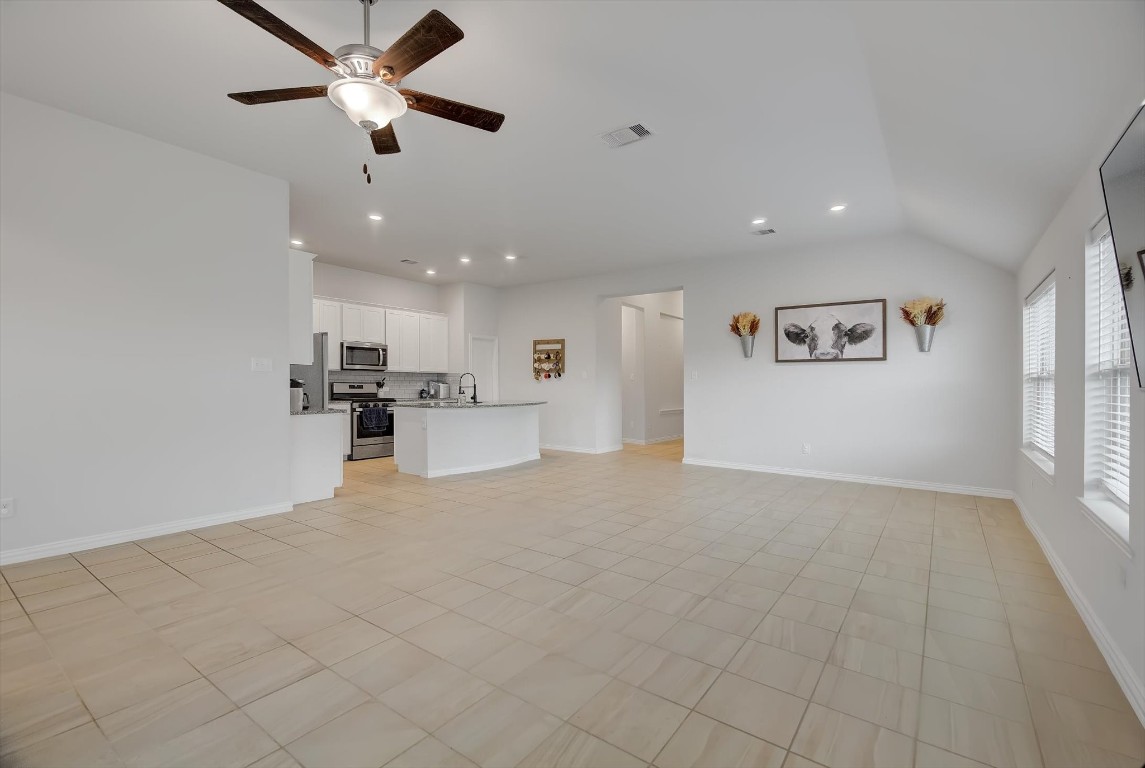 3334 Tug Way Baytown, TX 77523 - Photo 8 of 35