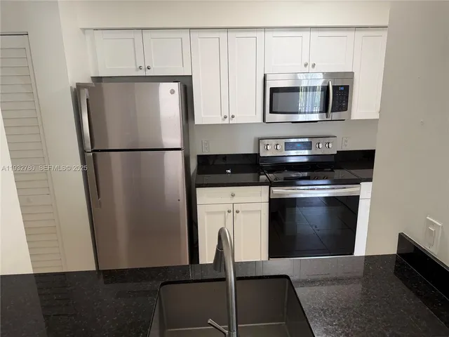 $1,875 | 510 South Park Road, Unit 3510, Hollywood, FL 33021