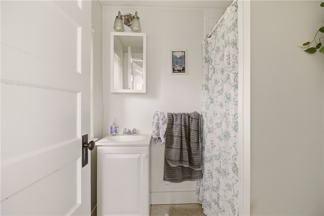 18 Cummings Road Newport, RI 02840 - Photo 10 of 20 Gallery Image 10