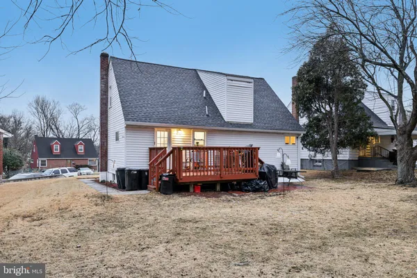 a view of a house with a yard and roof