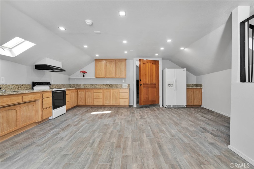 13633 Summit Valley Road Hesperia, CA 92345 - Photo 24 of 60 shop apartment kitchen