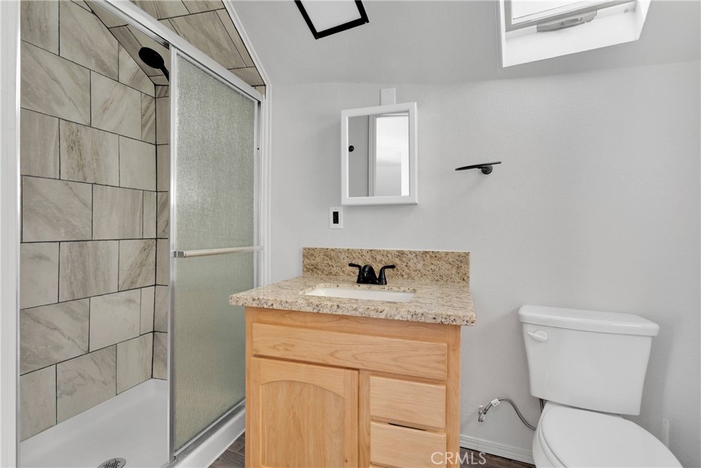 13633 Summit Valley Road Hesperia, CA 92345 - Photo 27 of 60 shop apartment bathroom