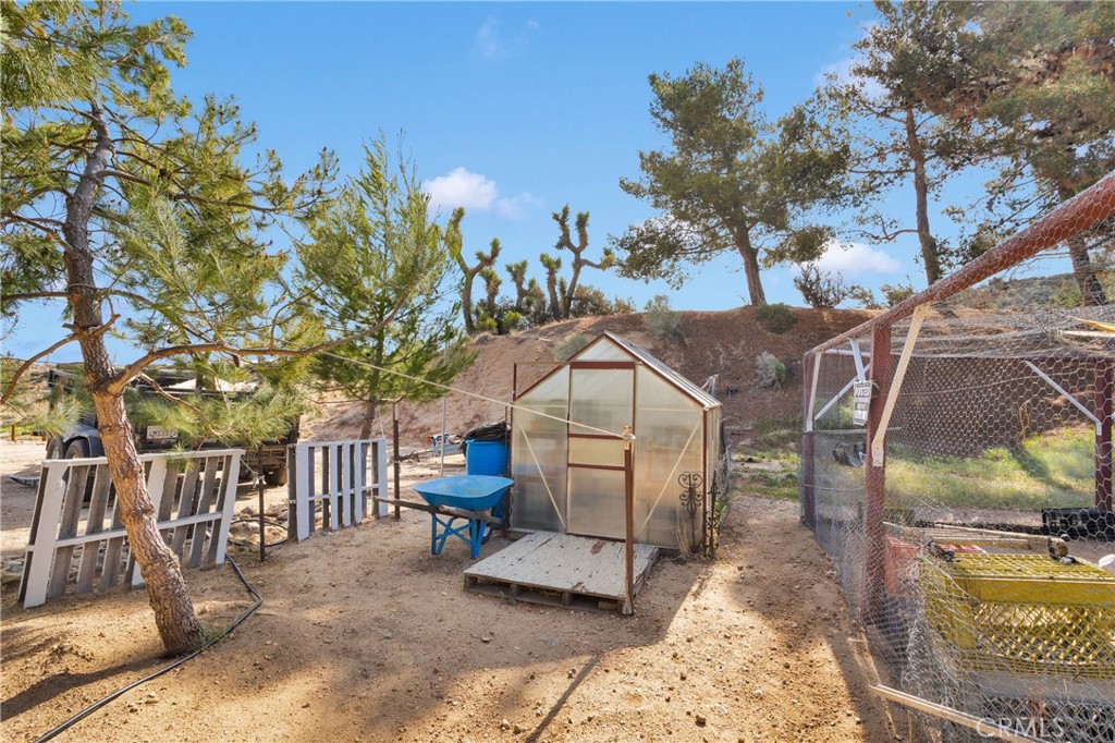 13633 Summit Valley Road Hesperia, CA 92345 - Photo 32 of 60 green house
