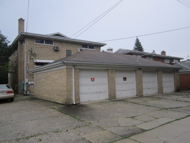 2926 Harlem Avenue Riverside, IL 60546 - Photo 2 of 20 a view of a car garage