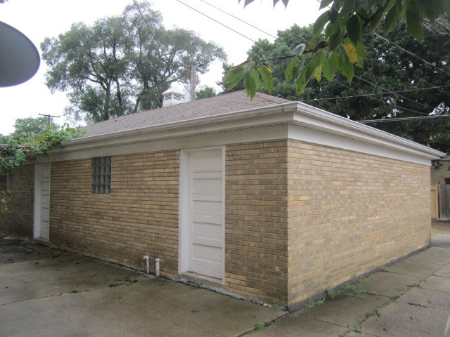 2926 Harlem Avenue Riverside, IL 60546 - Photo 3 of 20 a side view of a house