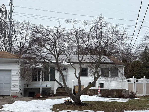 $4,000 | 4429 Express Drive North, Ronkonkoma, NY 11779