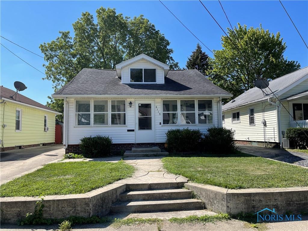 2113 Fairfax Road Toledo, OH 43613 - Photo 1 of 22 Gallery Image 1
