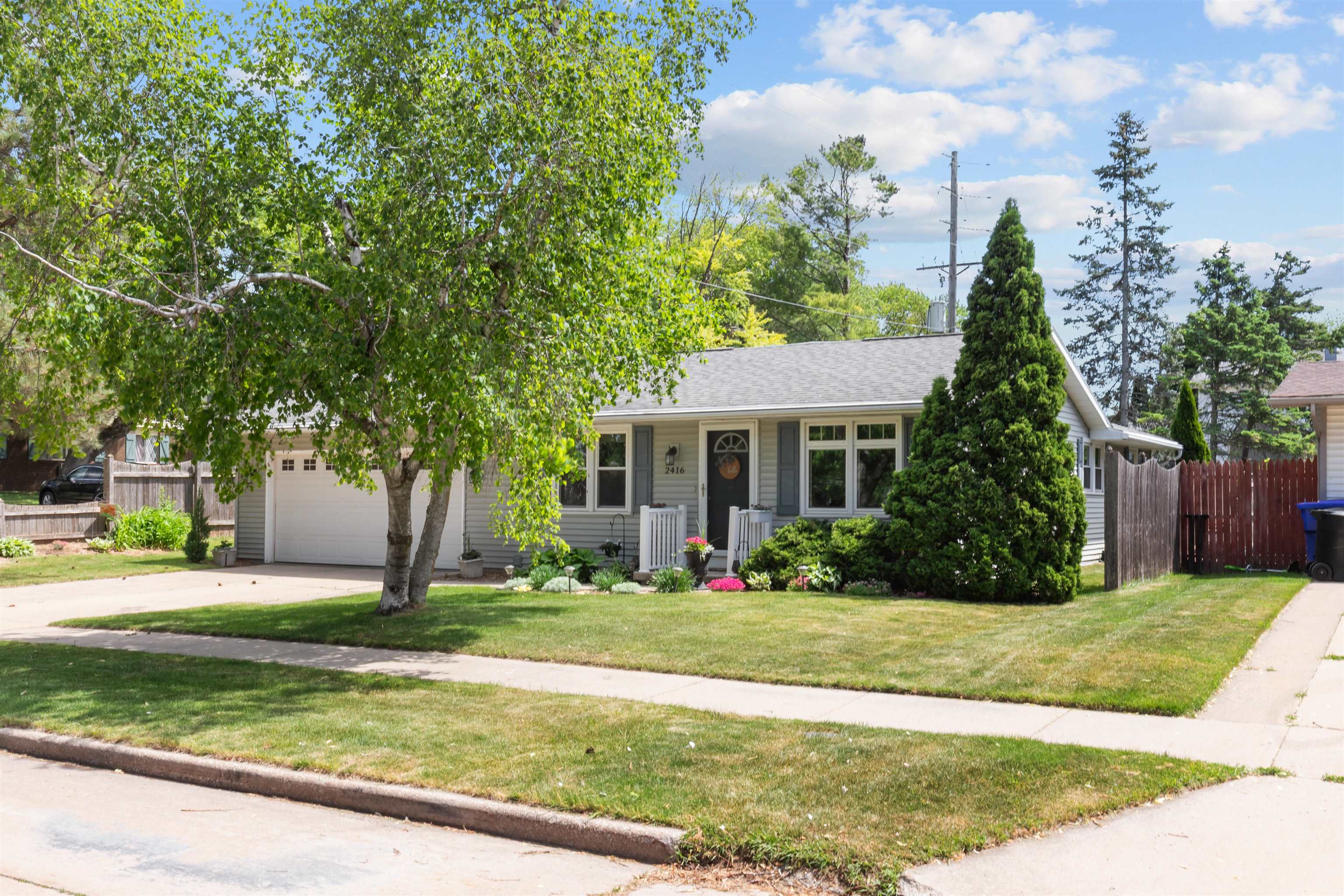 2416 North Elinor Street Appleton, WI 54914 - Photo 1 of 31