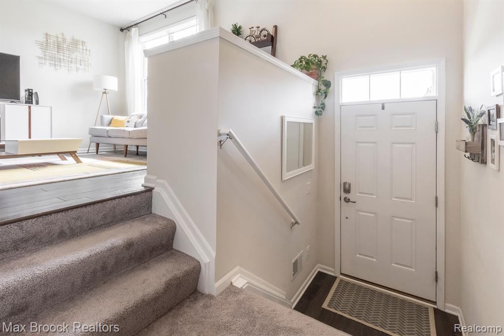 919 Barclay Circle, Unit 37 Rochester Hills, MI 48307 - Photo 4 of 56