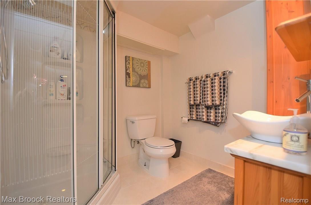 16157 Reedmere Avenue Franklin, MI 48025 - Photo 17 of 19 Basement Bath.jpg