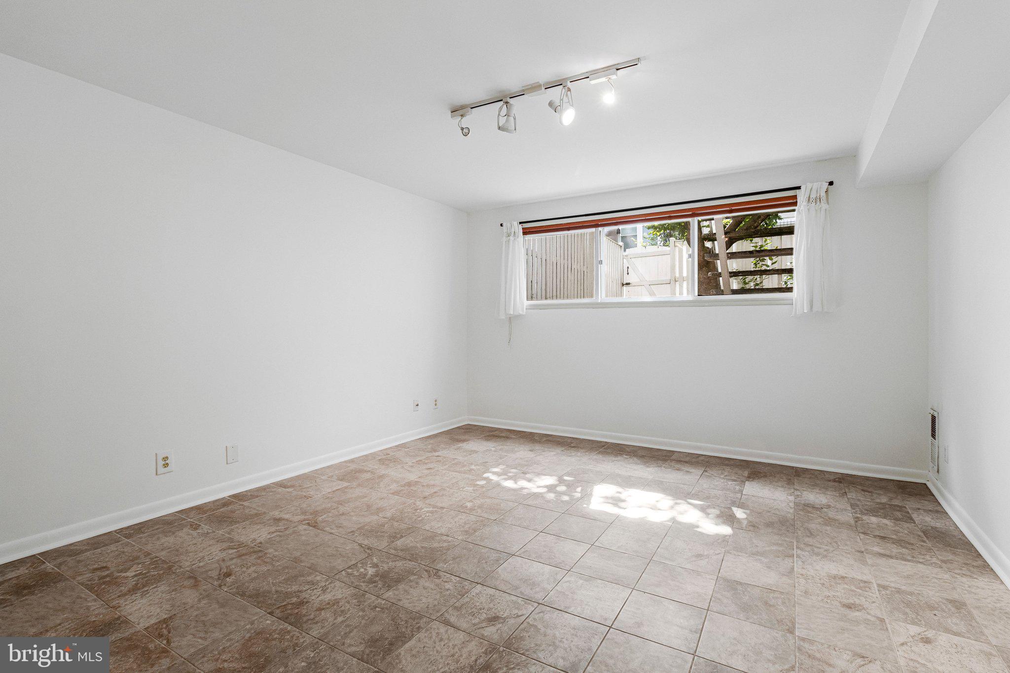 206 G Street Southwest Washington, DC 20024 - Photo 39 of 43