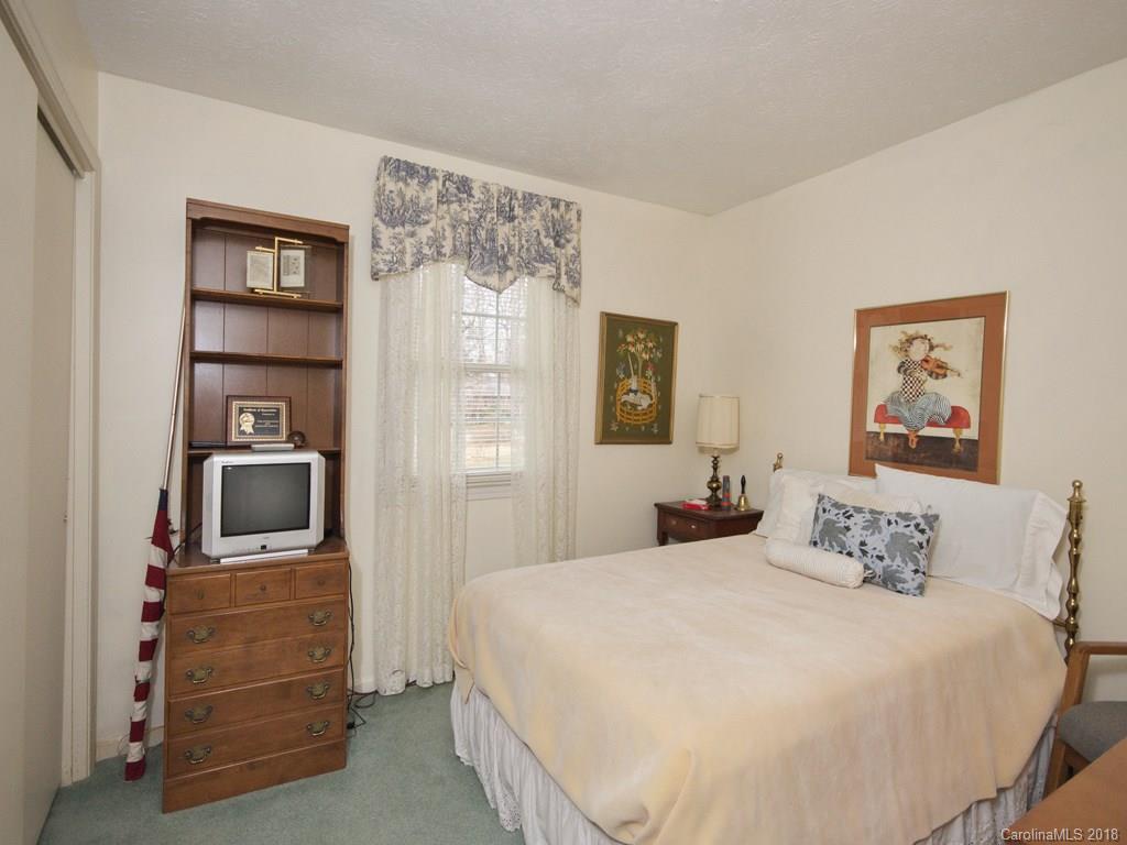 214 Balsam Road Hendersonville, NC 28792 - Photo 9 of 18 Gallery Image 9