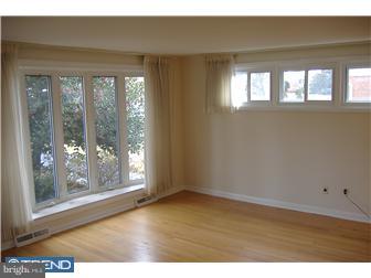 534 Wesley Road Springfield, PA 19064 - Photo 5 of 12 Living Room