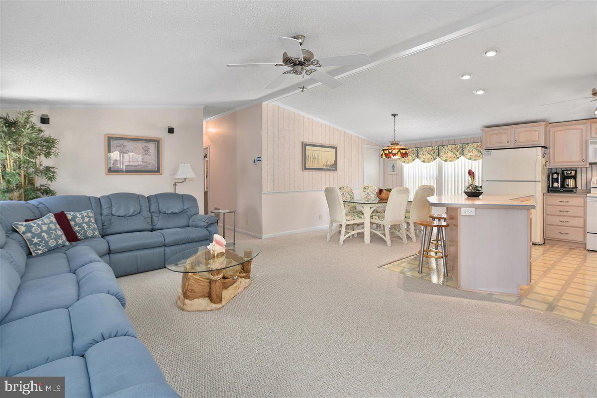 9916 Row Golf Course Road, Unit D 74 Ocean City, MD 21842 - Photo 5 of 31 LIVING AREA