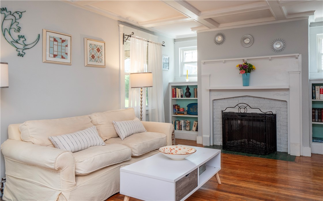 8 Bliss Road Newport, RI 02840 - Photo 11 of 44