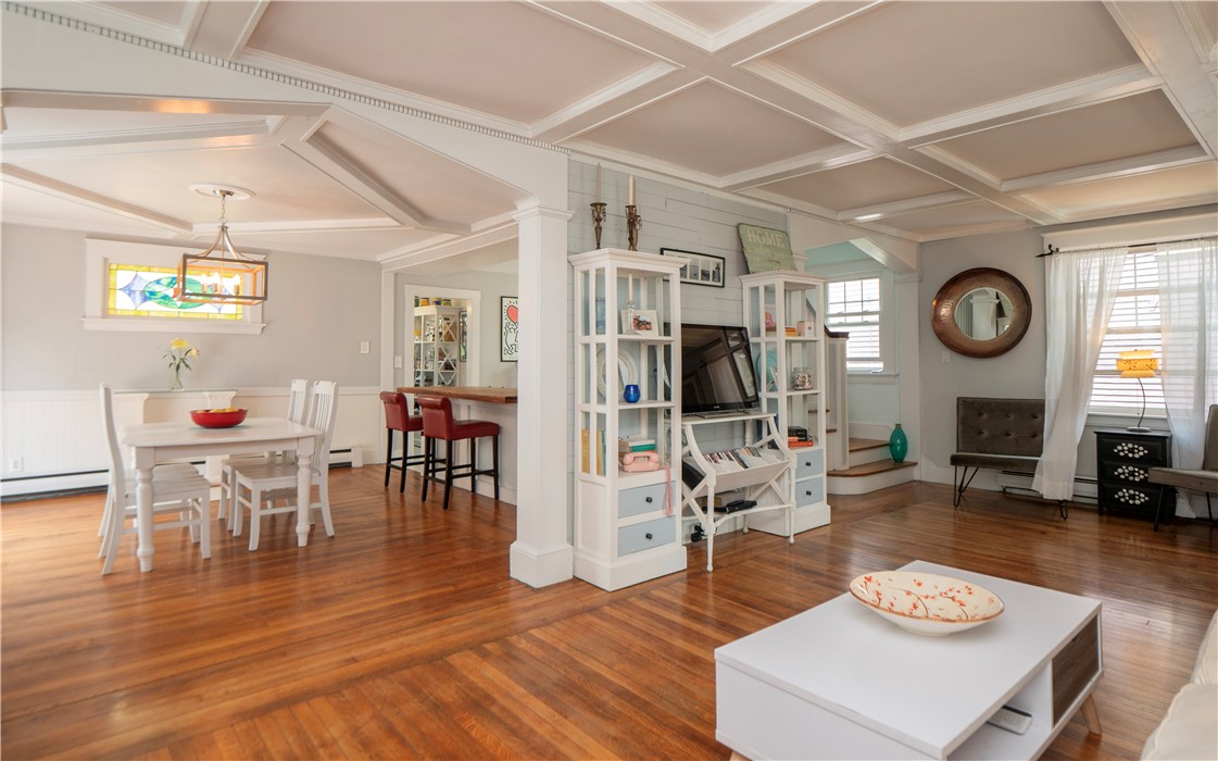 8 Bliss Road Newport, RI 02840 - Photo 13 of 44