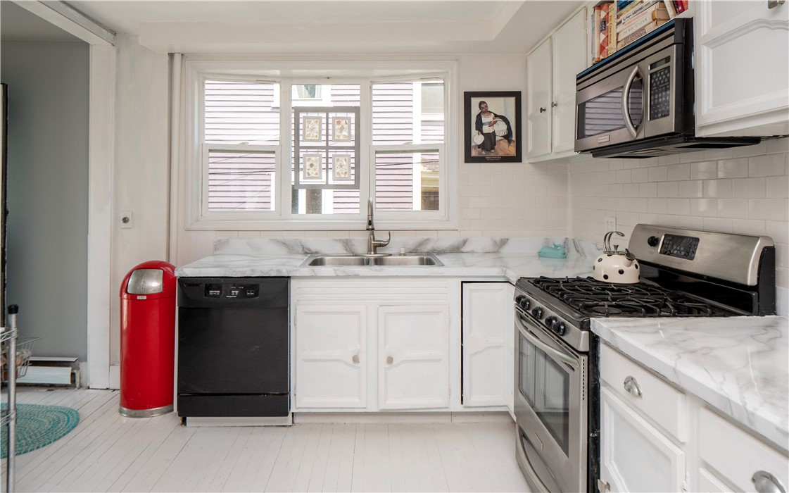 8 Bliss Road Newport, RI 02840 - Photo 15 of 44