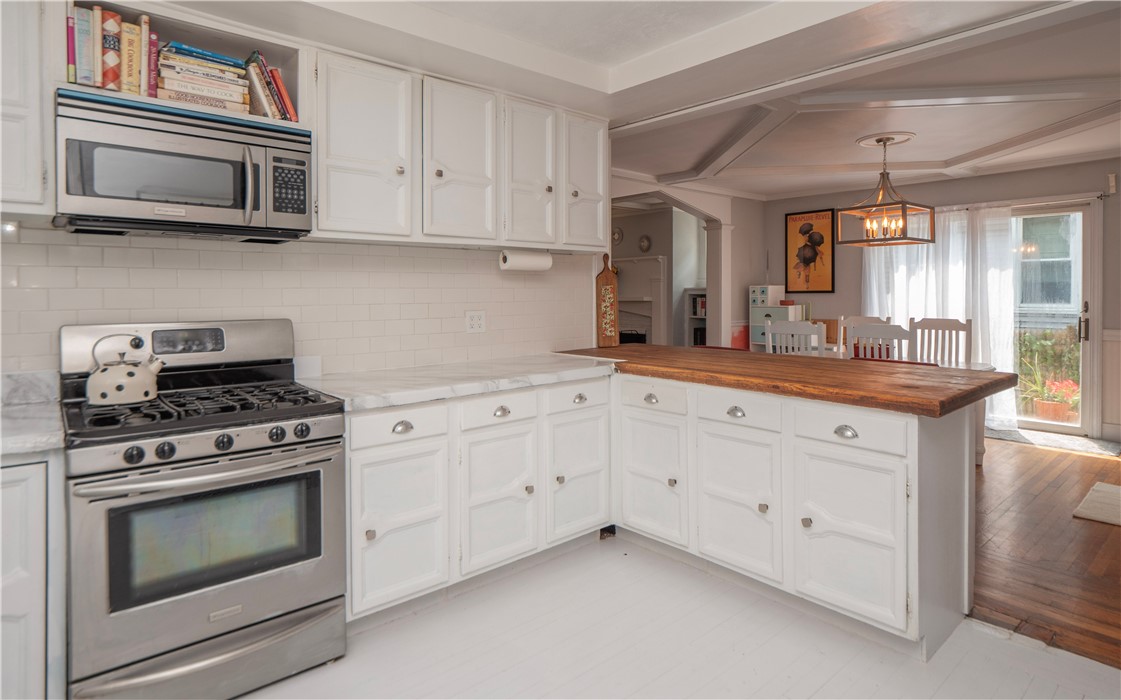 8 Bliss Road Newport, RI 02840 - Photo 16 of 44