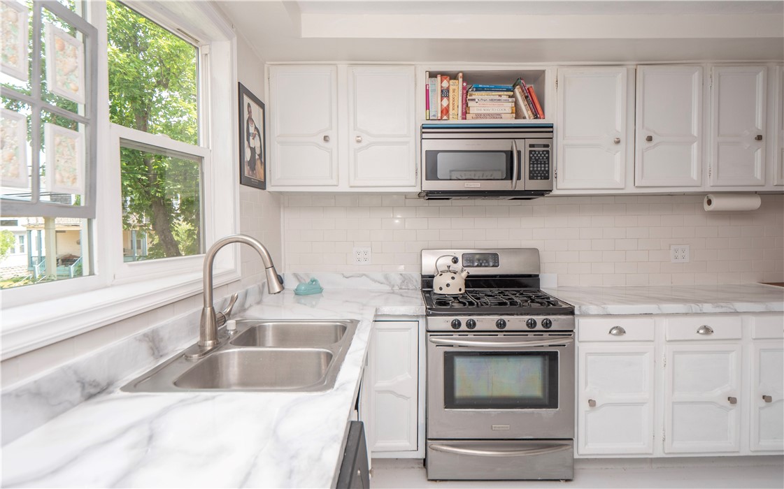 8 Bliss Road Newport, RI 02840 - Photo 17 of 44