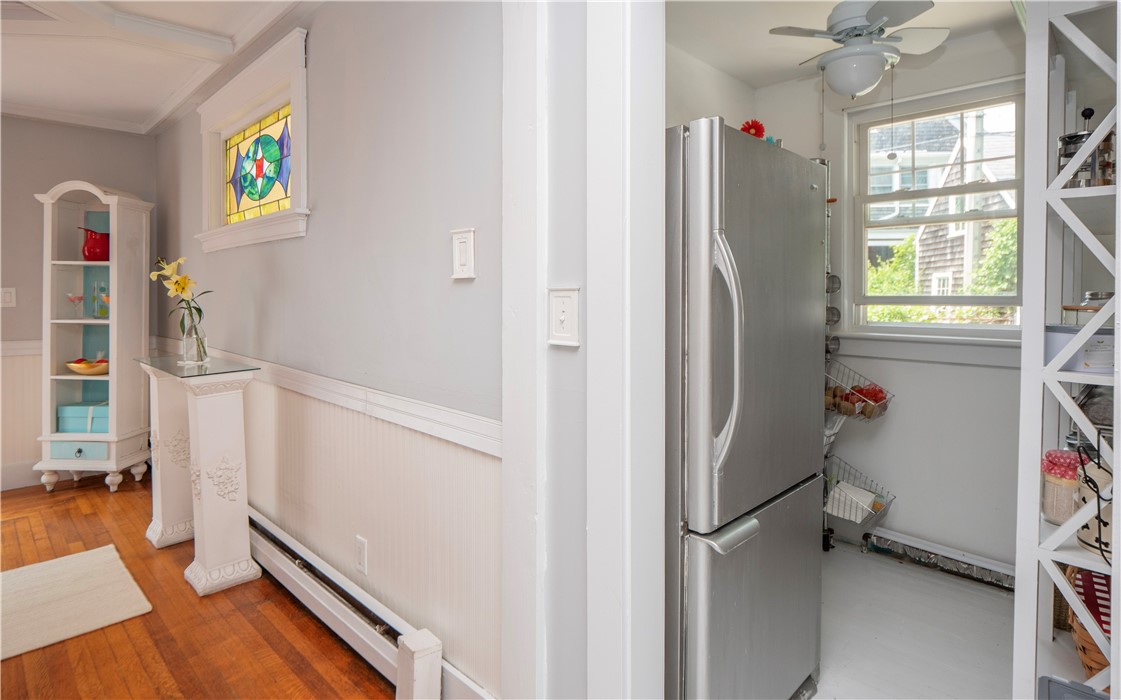 8 Bliss Road Newport, RI 02840 - Photo 18 of 44