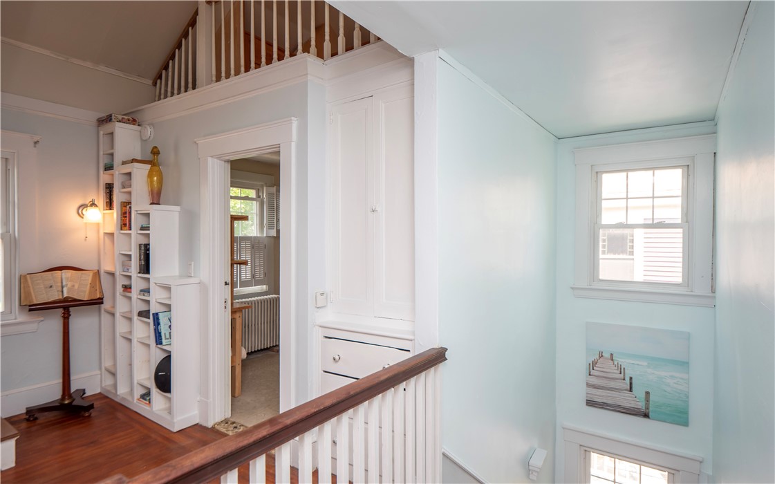 8 Bliss Road Newport, RI 02840 - Photo 20 of 44
