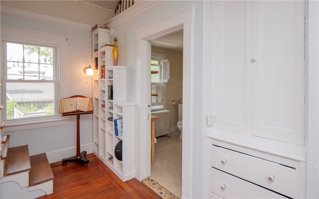 8 Bliss Road Newport, RI 02840 - Photo 25 of 44