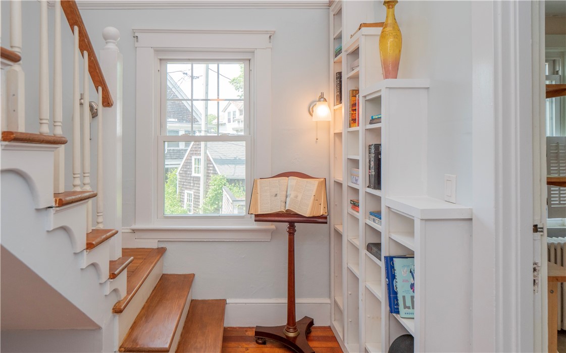 8 Bliss Road Newport, RI 02840 - Photo 30 of 44