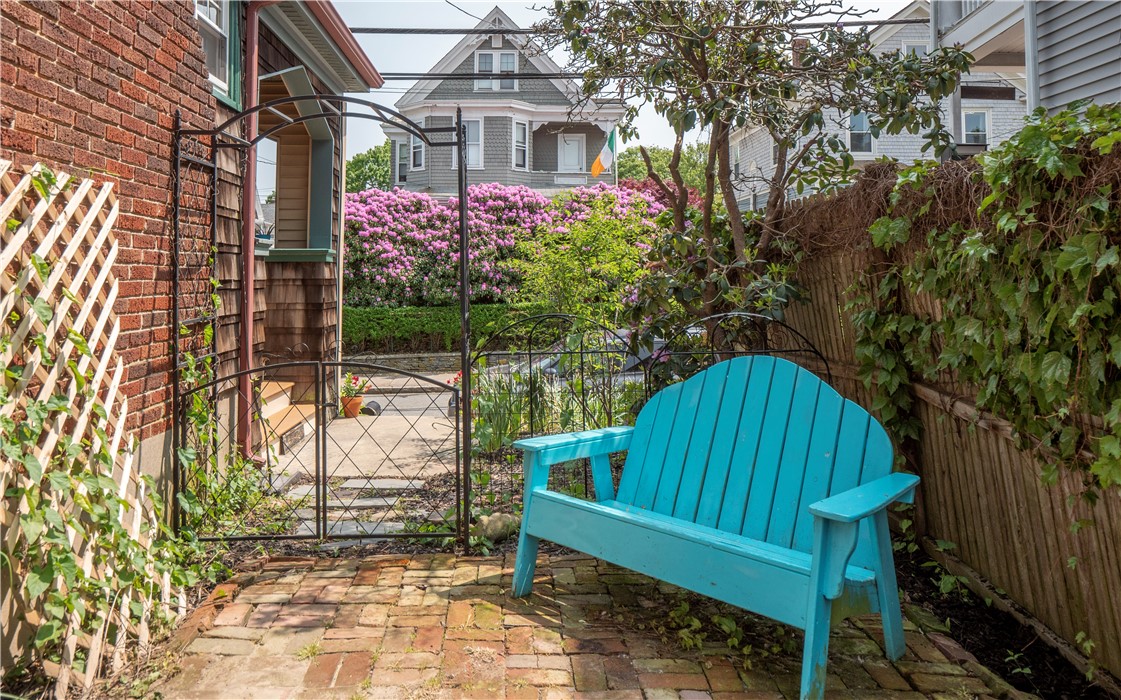 8 Bliss Road Newport, RI 02840 - Photo 33 of 44