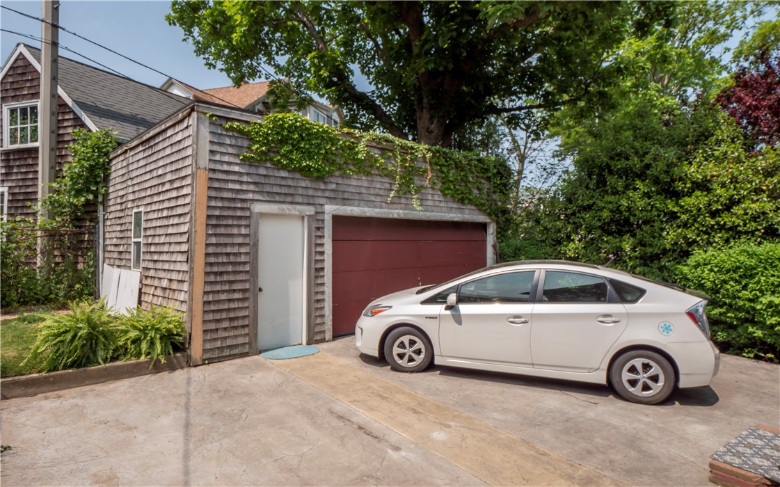 8 Bliss Road Newport, RI 02840 - Photo 35 of 44