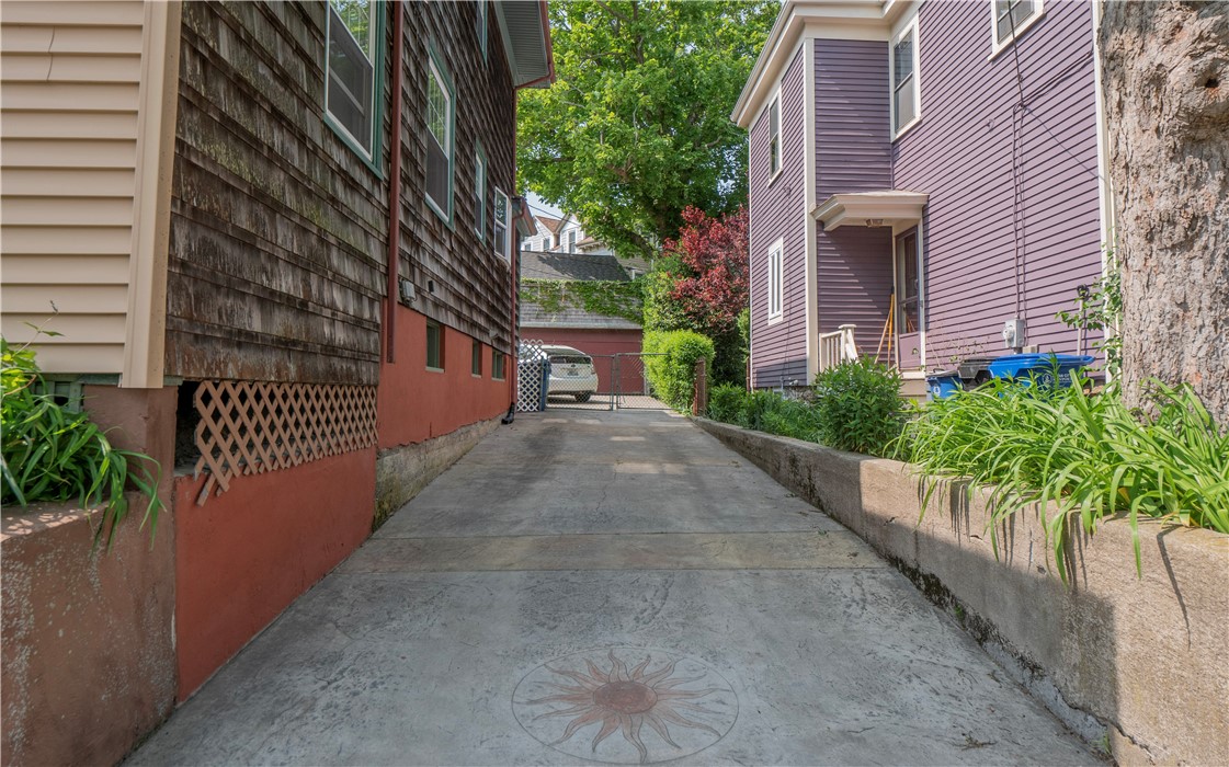 8 Bliss Road Newport, RI 02840 - Photo 37 of 44