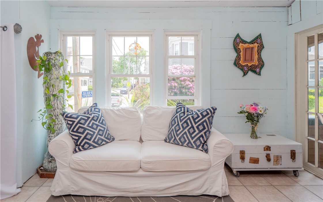 8 Bliss Road Newport, RI 02840 - Photo 6 of 44