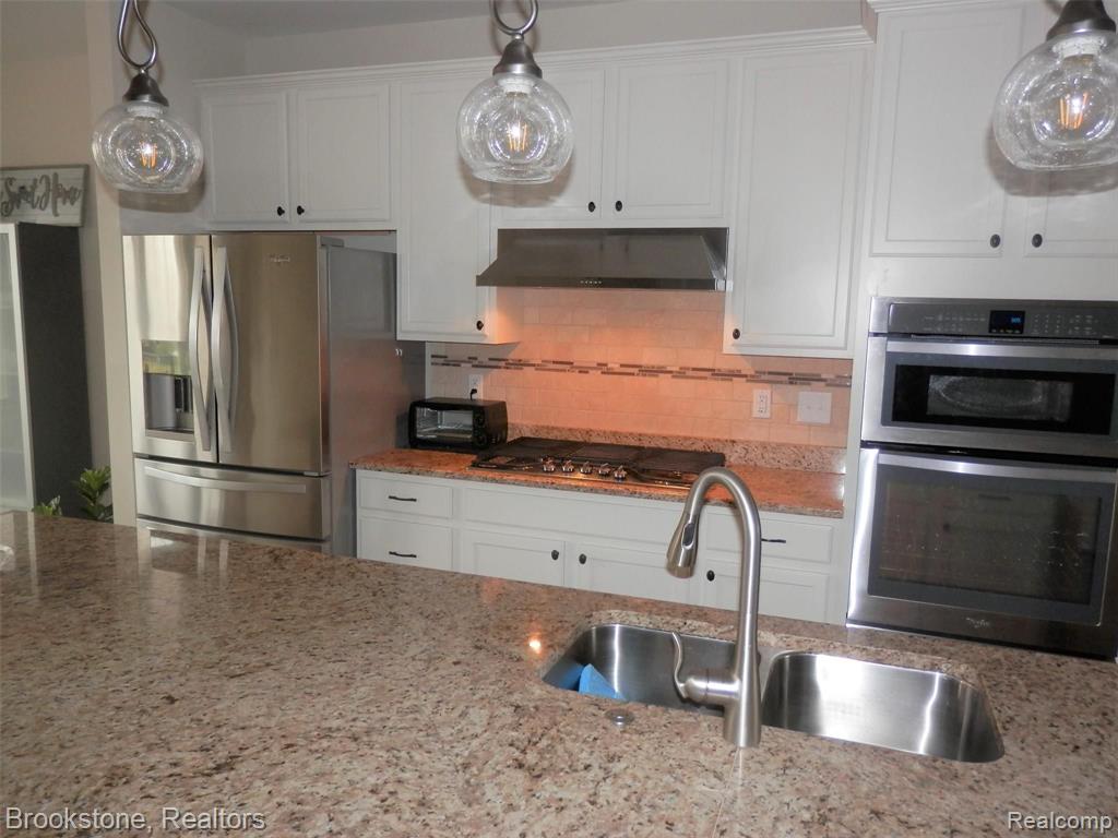 859 Barclay Circle Rochester Hills, MI 48307 - Photo 18 of 36