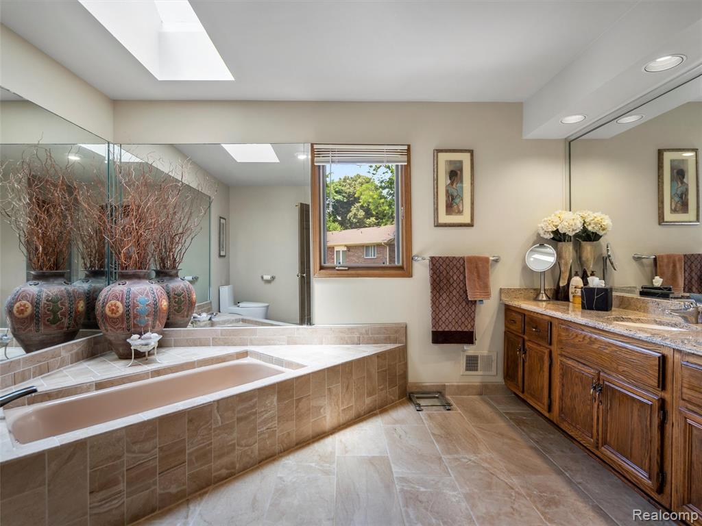 1732 Rapids Way Rochester Hills, MI 48309 - Photo 20 of 37