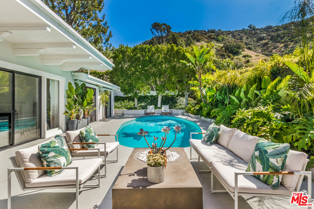 1740 Clear View Drive Beverly Hills, CA 90210 - Photo 2 of 24