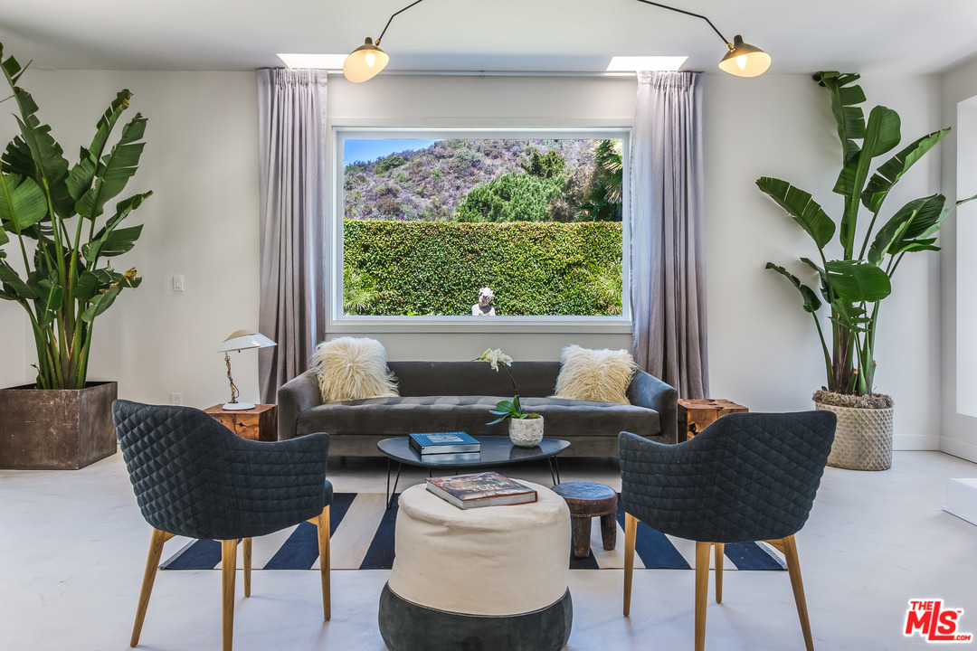 1740 Clear View Drive Beverly Hills, CA 90210 - Photo 12 of 24