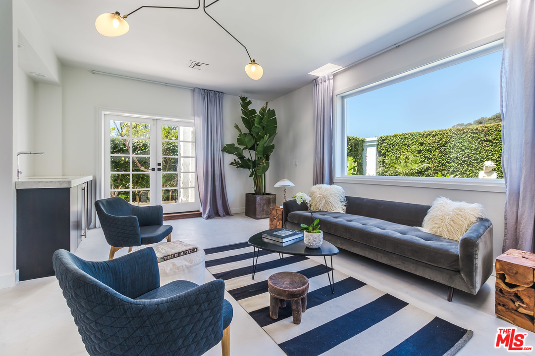 1740 Clear View Drive Beverly Hills, CA 90210 - Photo 13 of 24