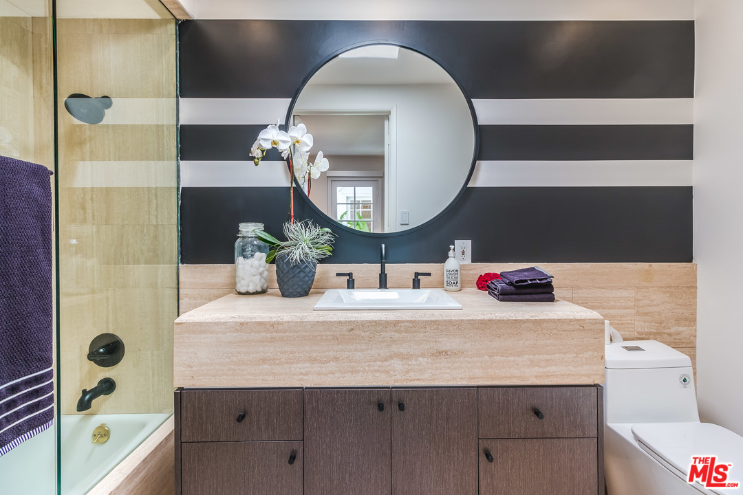 1740 Clear View Drive Beverly Hills, CA 90210 - Photo 17 of 24