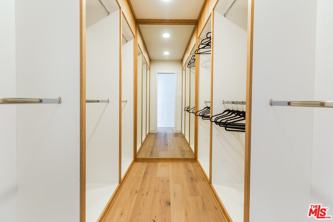 1740 Clear View Drive Beverly Hills, CA 90210 - Photo 20 of 24