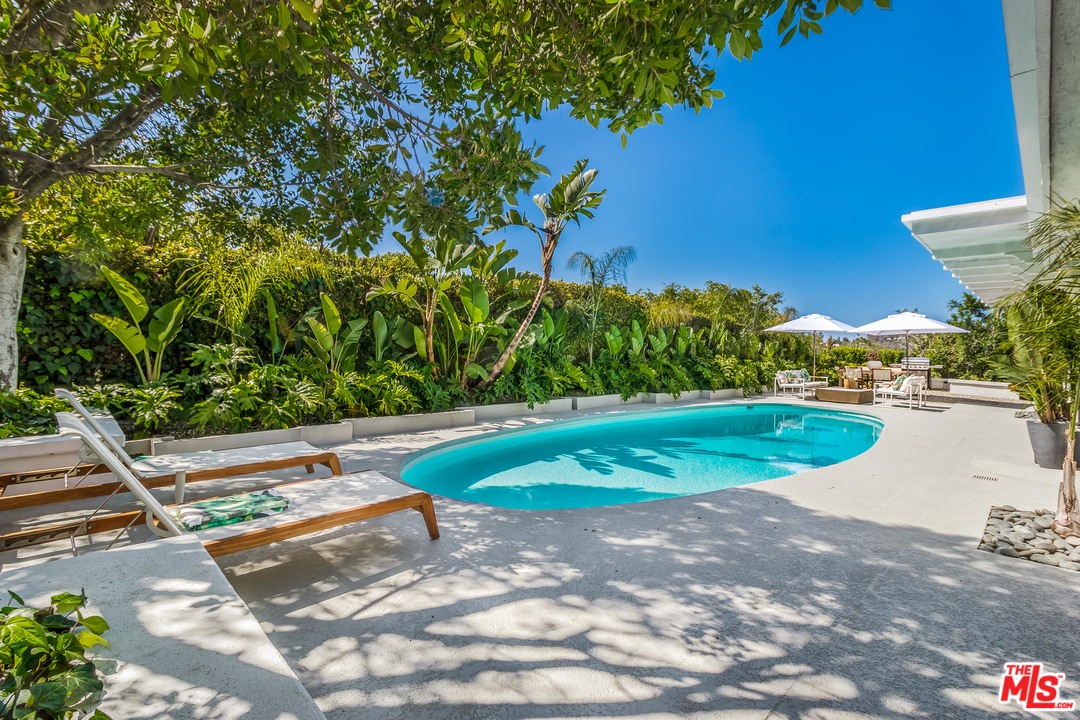 1740 Clear View Drive Beverly Hills, CA 90210 - Photo 23 of 24