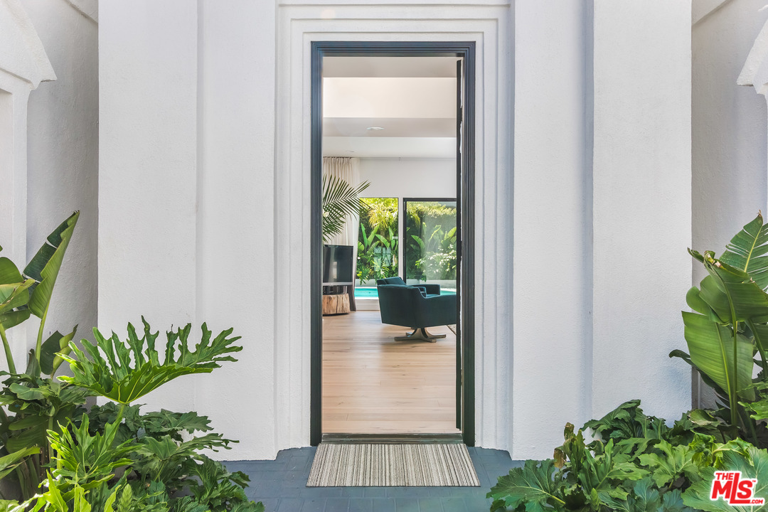 1740 Clear View Drive Beverly Hills, CA 90210 - Photo 4 of 24