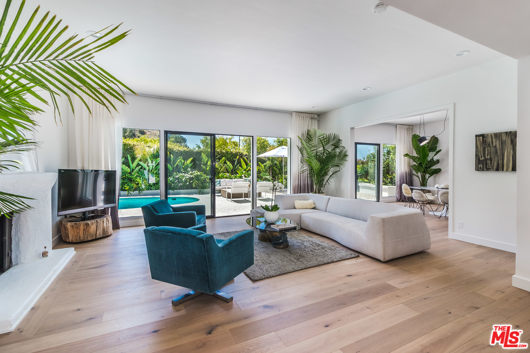 1740 Clear View Drive Beverly Hills, CA 90210 - Photo 5 of 24