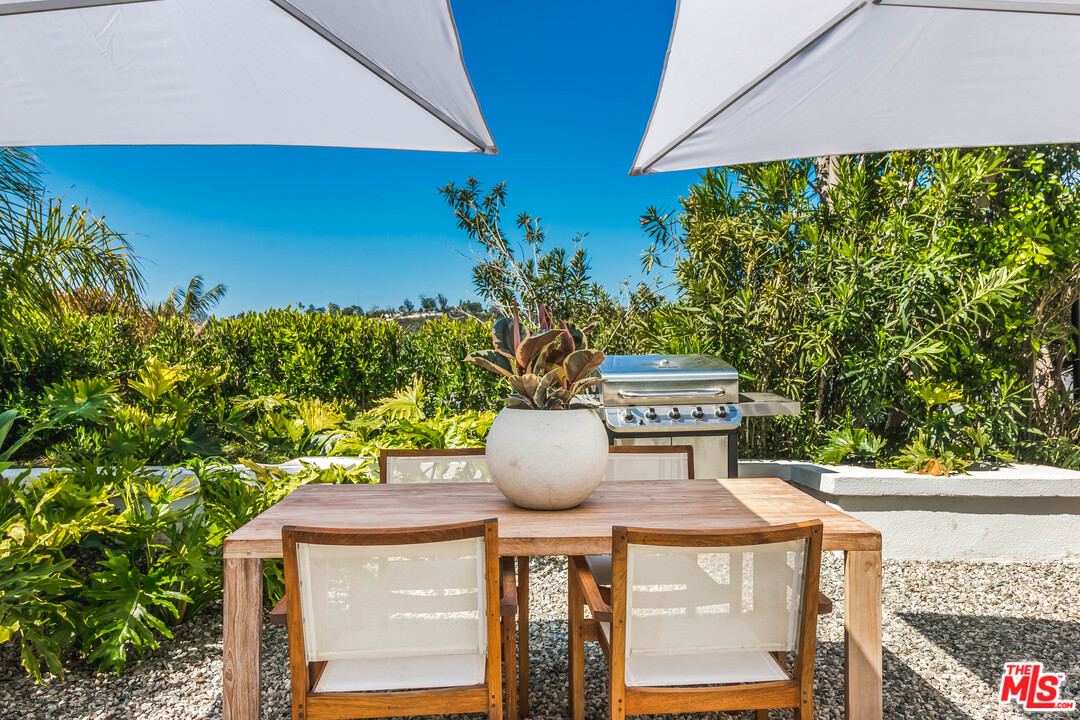 1740 Clear View Drive Beverly Hills, CA 90210 - Photo 8 of 24