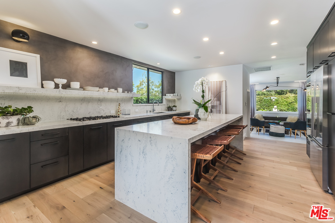 1740 Clear View Drive Beverly Hills, CA 90210 - Photo 10 of 24